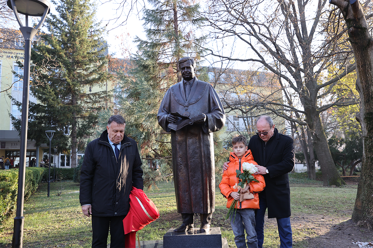 Men and kid bringing flower to the monument.